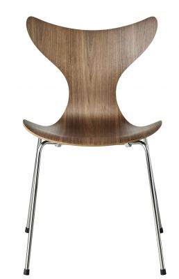 Lily Stuhl von Fritz Hansen: Holzstuhl mit Chromgestell, Designklassiker für Esszimmer und Büro.